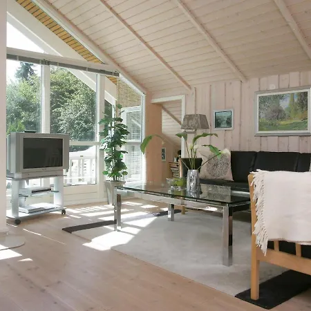 Three-bedroom In Vaeggerlose 11 *