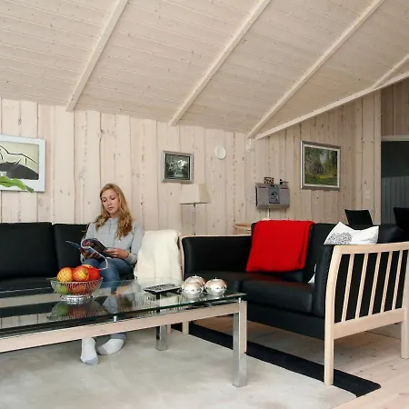 Holiday home Three-bedroom In Vaeggerlose 11