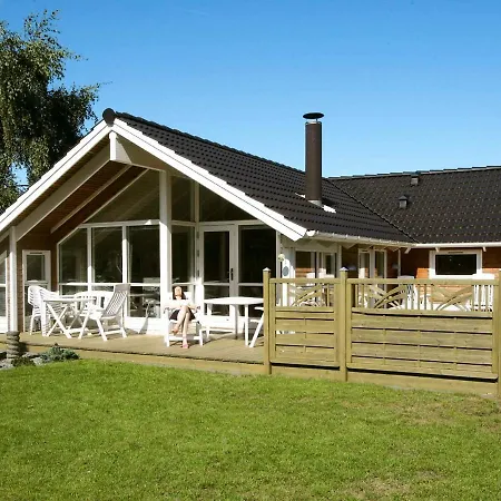 Three-bedroom In Vaeggerlose 11 *